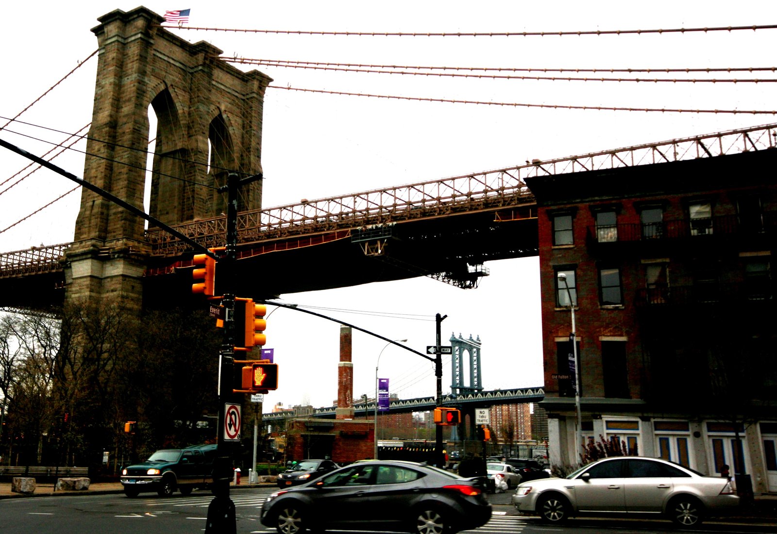 Brooklyn Bridge connects parts of New York.
